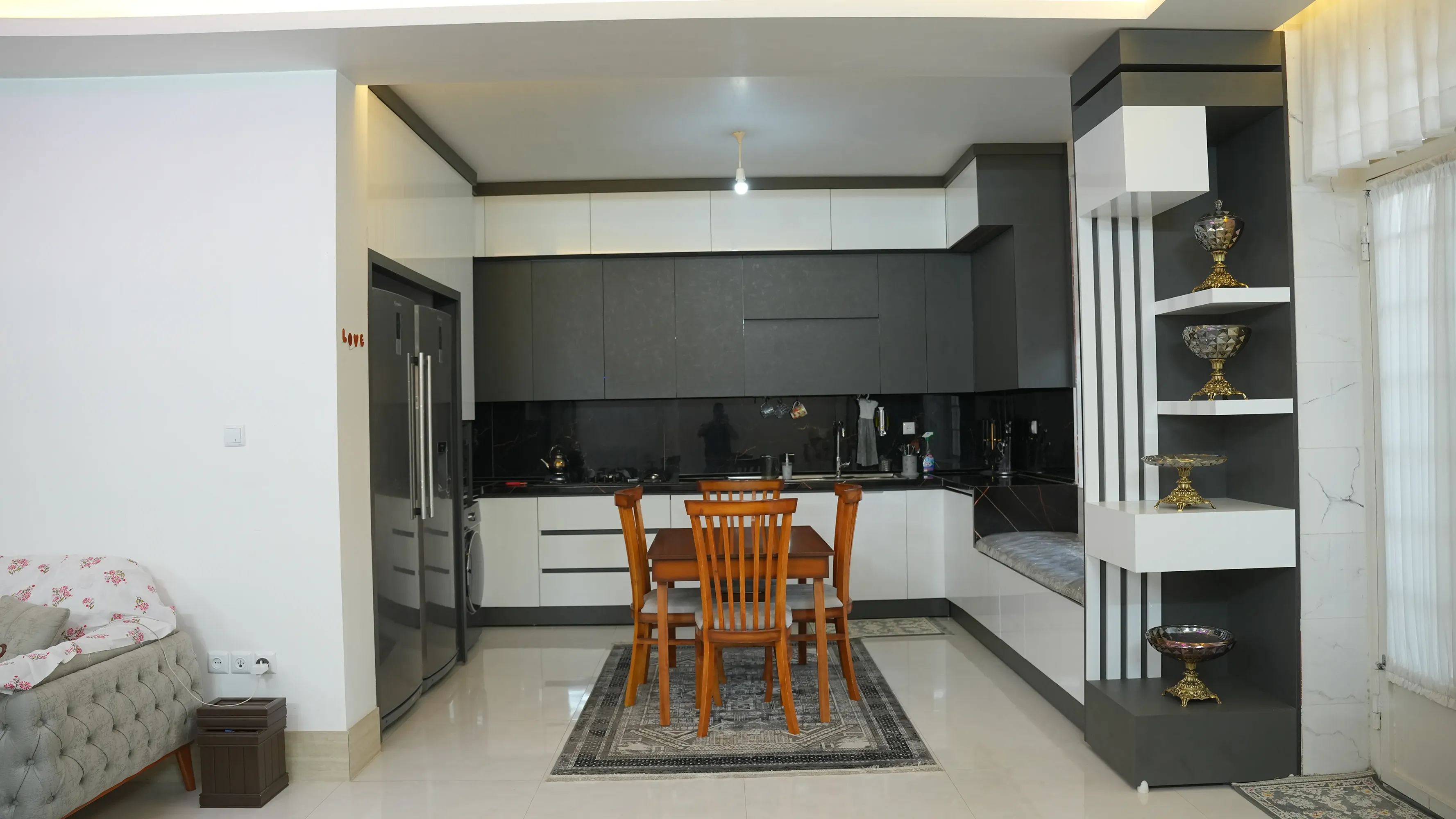 اجرای کابینت مدرن دو رنگ در نیشابور | دکوراسیون ساختار شکن
